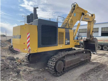 Гусеничный экскаватор KOMATSU