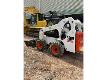 Мини-погрузчик с бортовым поворотом BOBCAT S300