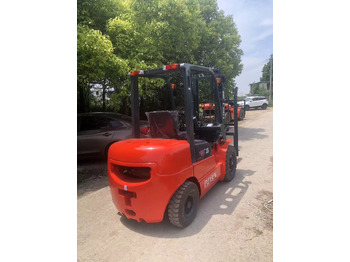 Дизельный погрузчик HELI