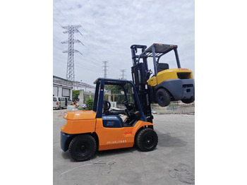 Дизельный погрузчик TOYOTA