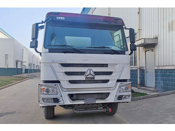 Новый Грузовик-цистерна для транспортировки топлива SINOTRUK Sinotruk Howo Fuel Tanker Truck Price for Sale in Ghana: фото 3 Новый Грузовик-цистерна для транспортировки топлива SINOTRUK Sinotruk Howo Fuel Tanker Truck Price for Sale in Ghana: фото 3