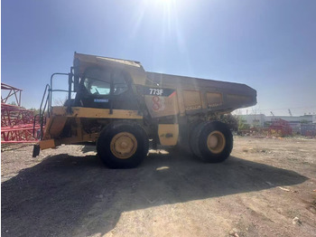 Сочленённый самосвал CATERPILLAR