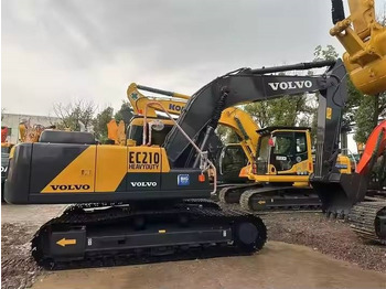 Гусеничный экскаватор Volvo EC210D: фото 3