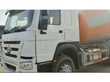 Автобетоносмеситель SINOTRUK HOWO