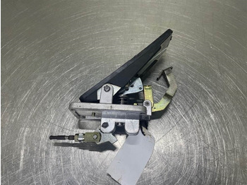 Кабина и интерьер LIEBHERR