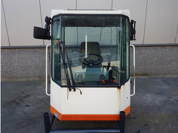 Кабина и интерьер SCHAEFF