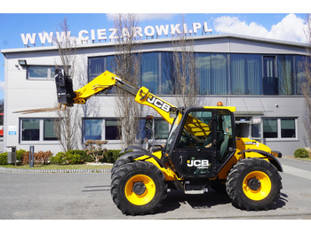 Колёсный погрузчик JCB