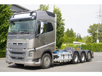 Грузовик-шасси VOLVO FH16 750 8x4x4 / 750 HP! / Frame 685 cm / Steered 4th axle: фото 2