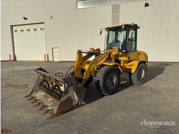 Колёсный погрузчик VOLVO L35