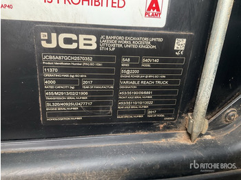Телескопический погрузчик JCB