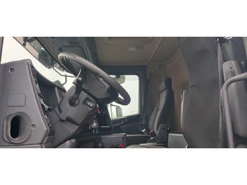 Фото интерьера 1: Грузовик-цистерна SCANIA G400