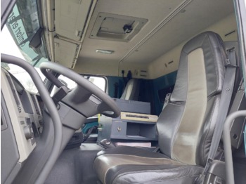 Грузовик-цистерна VOLVO FM: фото 3