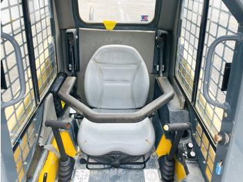 Мини-погрузчик с бортовым поворотом Gehl SL4240 (4035): фото 5