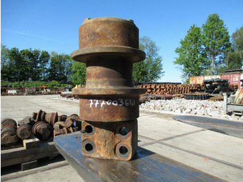 Опорный каток KOMATSU