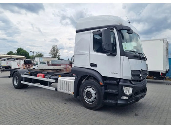 Тентованный грузовик Mercedes-Benz Actros 1836: фото 2