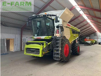 Зерноуборочный комбайн CLAAS Lexion