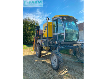 Прицепной опрыскиватель