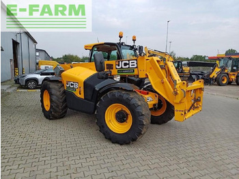 Колёсный погрузчик JCB