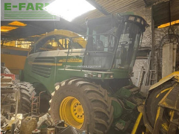 Кормоуборочный комбайн JOHN DEERE 7400