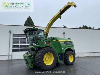 Кормоуборочный комбайн JOHN DEERE 8400