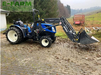 Трактор NEW HOLLAND T4