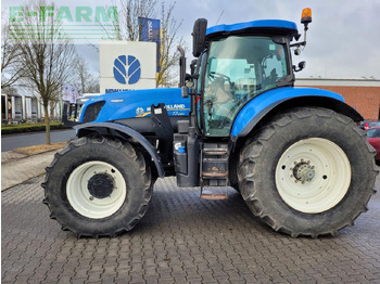 Трактор NEW HOLLAND T7.220