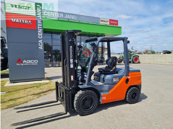 Вилочный погрузчик TOYOTA FDF 30