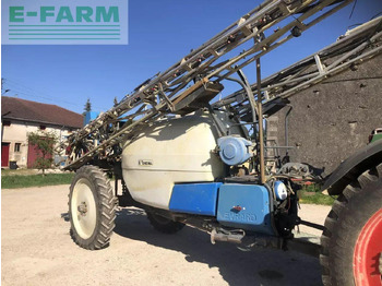 Прицепной опрыскиватель