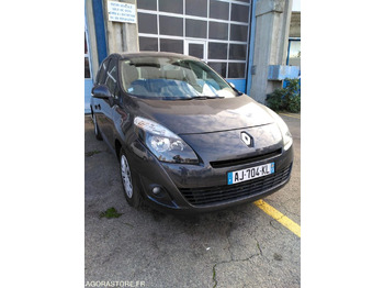 Легковой автомобиль RENAULT