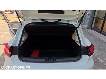 Хэтчбек Renault CLIO: фото 5 Хэтчбек Renault CLIO: фото 5