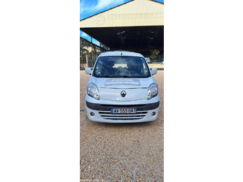 Легковой автомобиль RENAULT