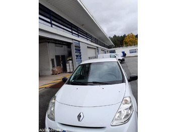 Легковой автомобиль RENAULT