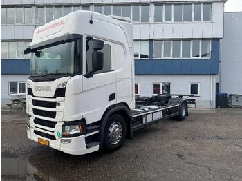 Грузовик-контейнеровоз/ Сменный кузов SCANIA R 410