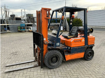 Вилочный погрузчик TOYOTA FGF 25