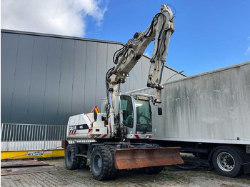 : фото в шапке страницы