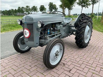 Трактор MASSEY FERGUSON