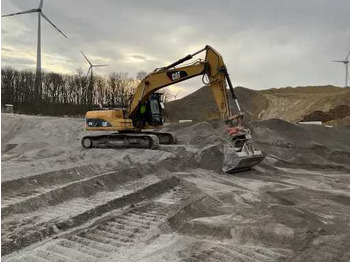 Гусеничный экскаватор Komatsu 323D: фото 3