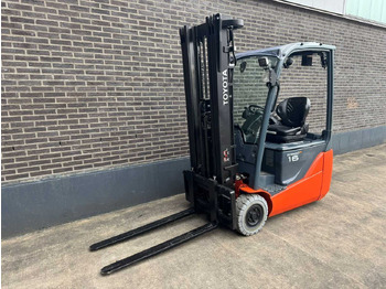 Вилочный погрузчик TOYOTA