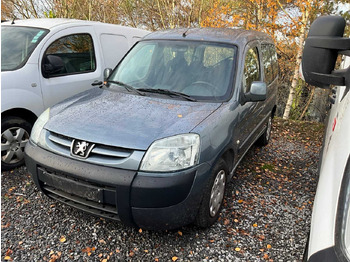 Лёгкий коммерческий автомобиль PEUGEOT Partner