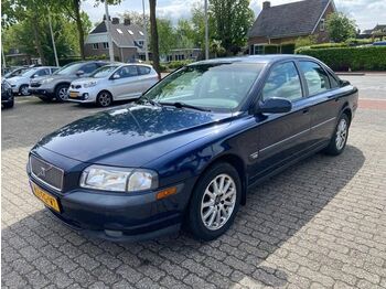 Легковой автомобиль VOLVO