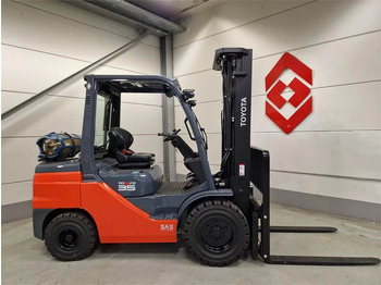 Газовый погрузчик TOYOTA