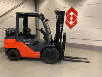 Газовый погрузчик TOYOTA