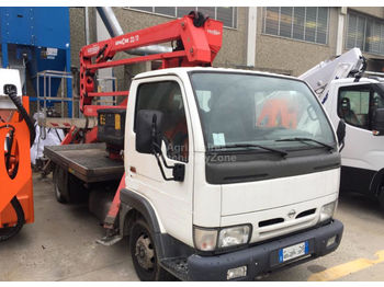 Грузовик с подъемником Socage apache 22-11 Nissan cabstar: фото 1