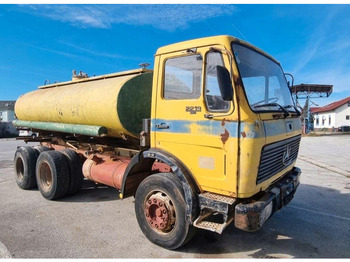 Грузовик-цистерна MERCEDES-BENZ
