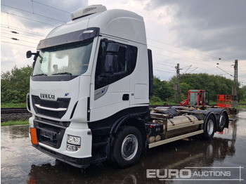 Грузовик-контейнеровоз/ Сменный кузов IVECO Stralis