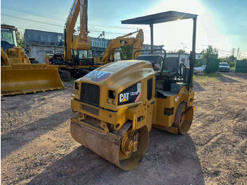 Каток CATERPILLAR CB24B