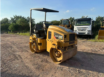 Каток CATERPILLAR CB24B