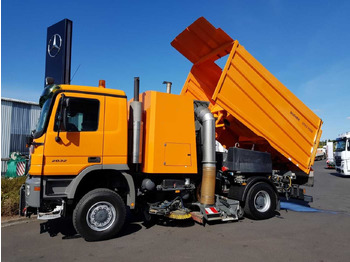 Подметально-уборочная машина Mercedes-Benz Actros 2032 A 4x4 Bucher STKF 9500 Airport: фото 2