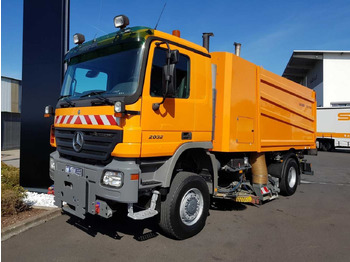 Подметально-уборочная машина Mercedes-Benz Actros 2032 A 4x4 Bucher STKF 9500 Airport: фото 3