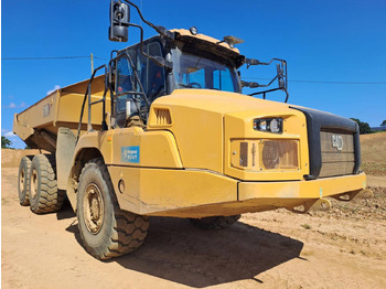 Сочленённый самосвал CATERPILLAR 730